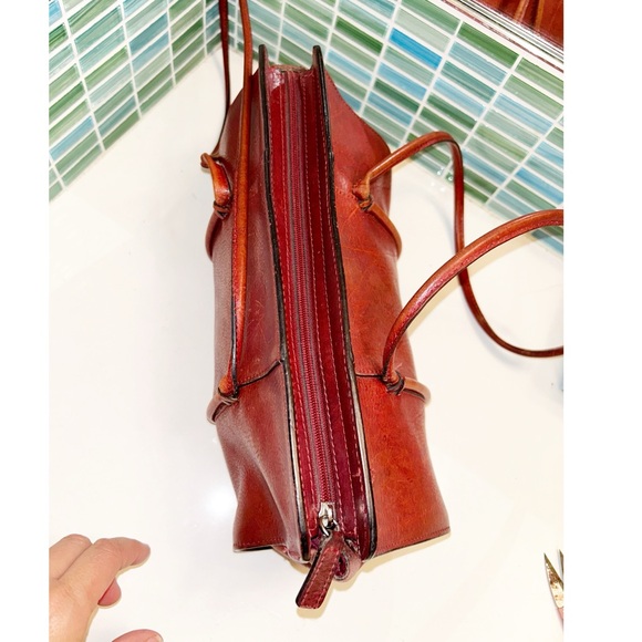 VINTAGE Italian 🇮🇹 Leather Top Handle Barrel bag Wilson’s Pelle Studios - Picture 9 of 14